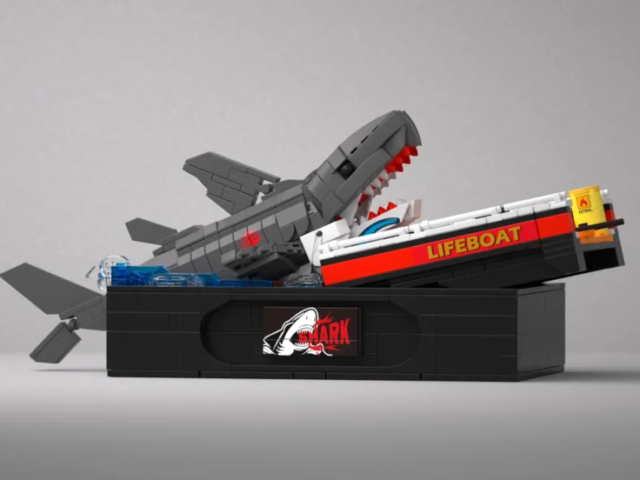 Complete 10801 shark attack survival diorama model